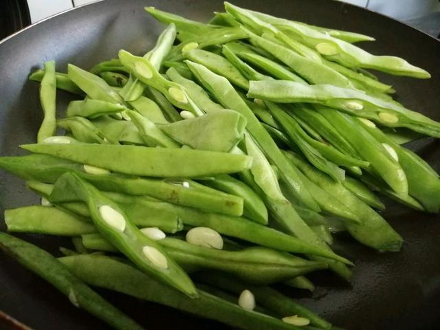 豆角丝|此菜2块钱1斤,孩子吃补钙健脑,保护视力,简单一炒,百吃不厌