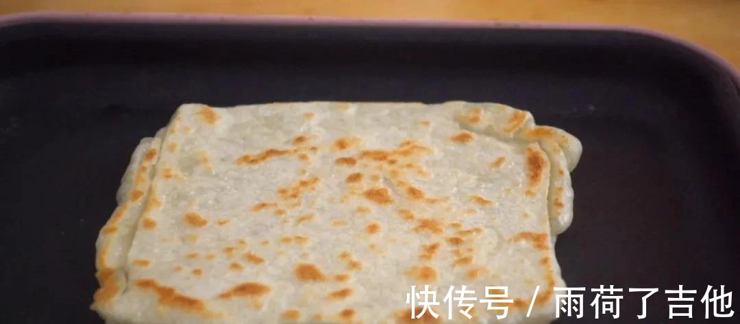 4种材料,不发酵,不用烤箱,自制起酥煎饼,香喷喷的面食!