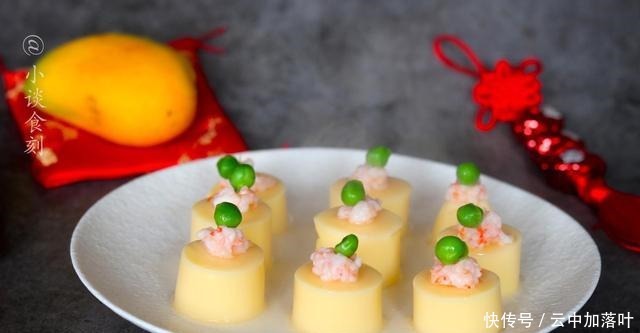 年夜饭,餐桌上多添一道菜,蒸一蒸就好,无油也无盐,孩子很爱吃