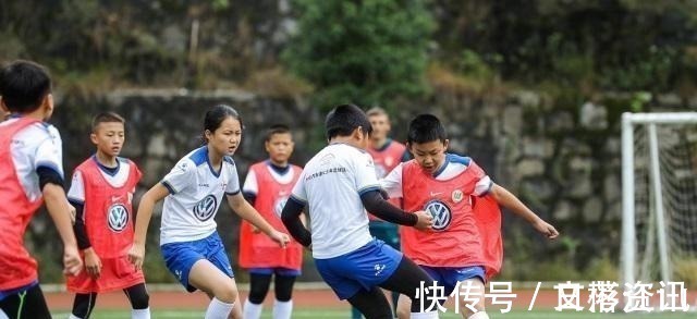 协调性|国足尴尬了!前国门4年后会更差,我现在教的小孩协调性都没有!