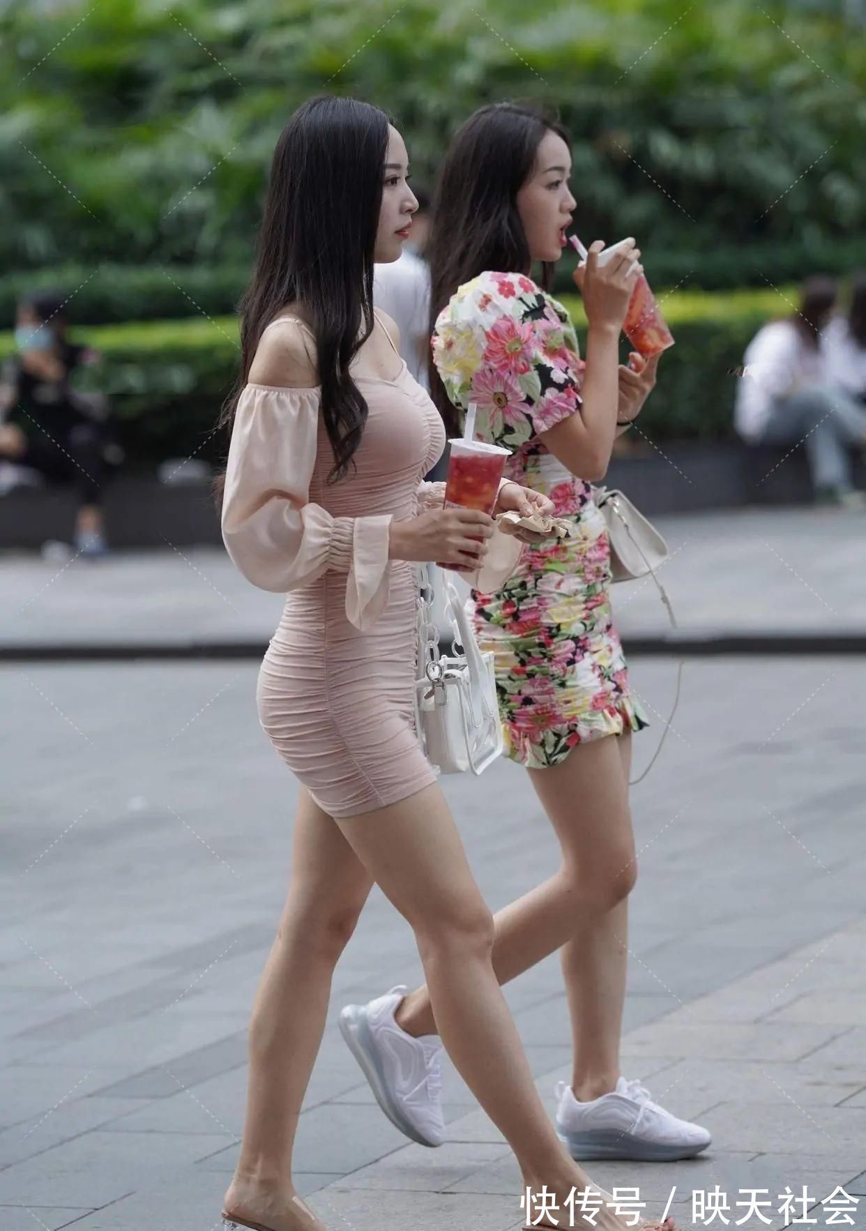 裙子|藕粉色连衣裙仙气飘飘,穿在身上给人华丽又精致的感觉