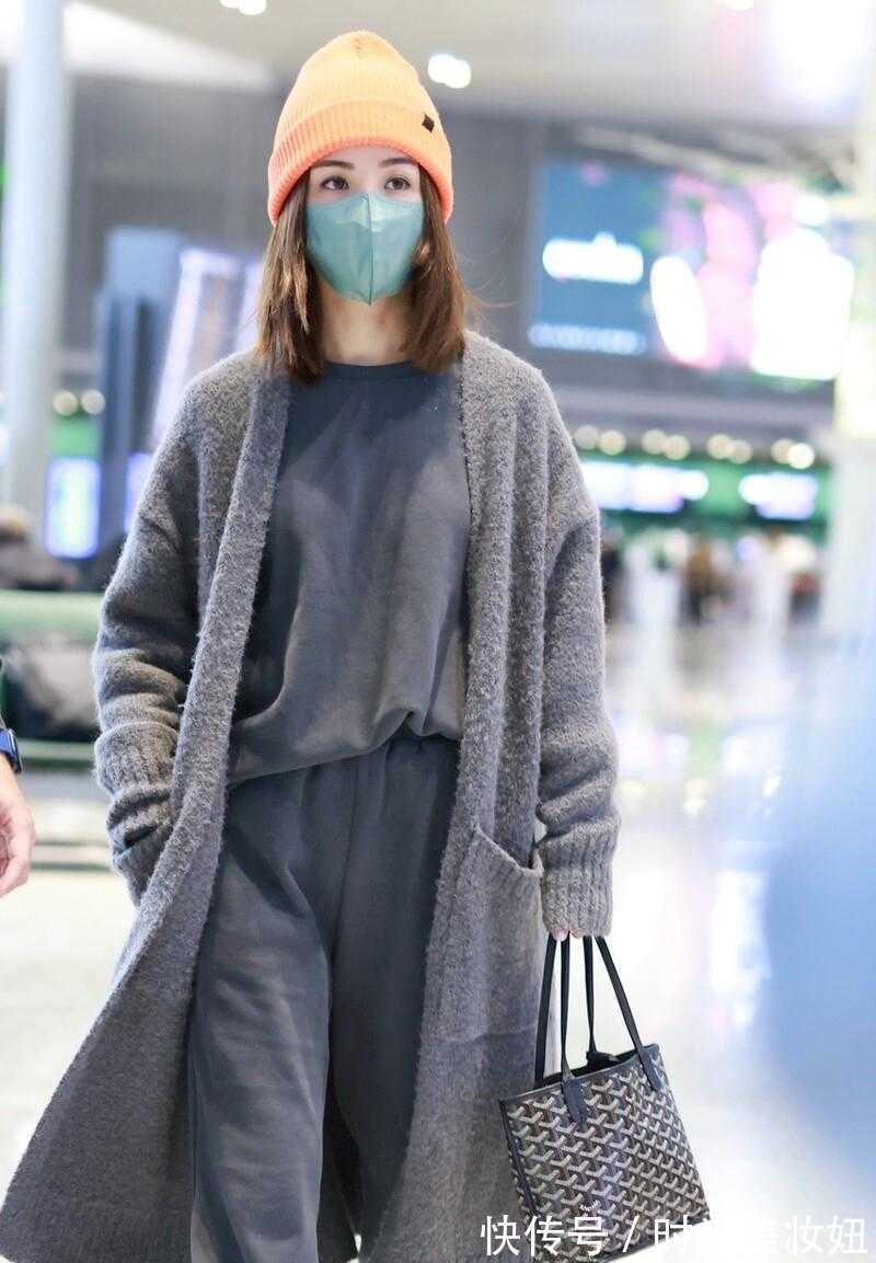 高级感|阿Sa真懂“高级感”穿搭,同色系叠穿简约大气,越简单越显气质