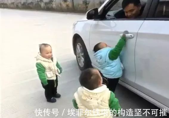 每个孩子|爸爸出门打工赚钱,三胞胎宝宝追了一条街,爸爸停车后泪奔了