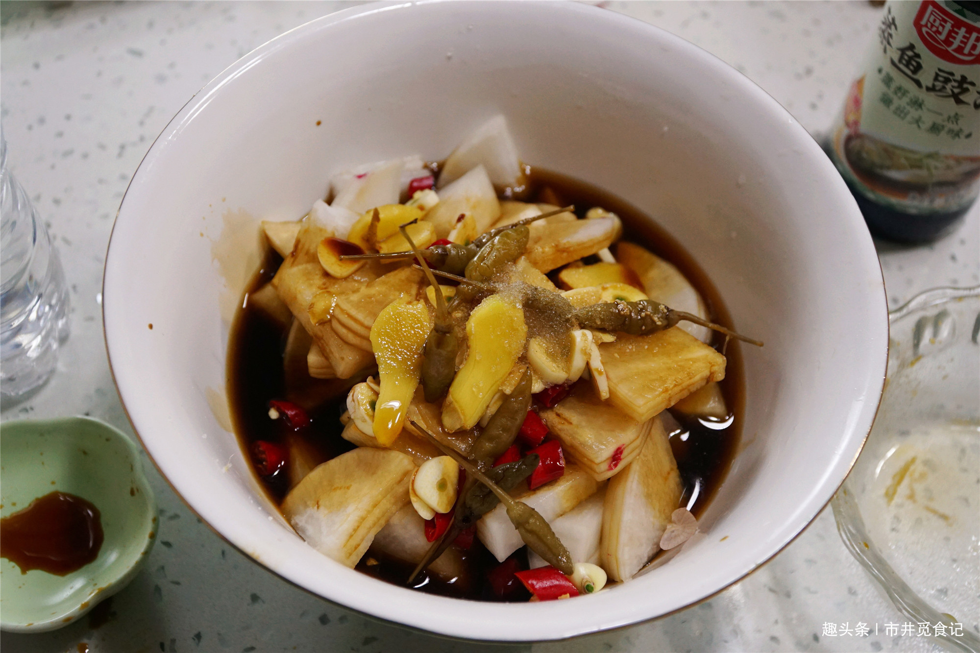 做腌萝卜,别只会加盐和酱油,分享饭店用的秘方,简单好吃嘎嘣脆