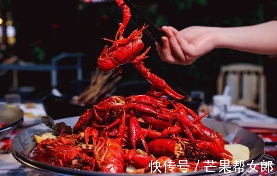 湖南中医药大学|注意!小龙虾加冰饮吃得很爽,这三类人群别贪吃!