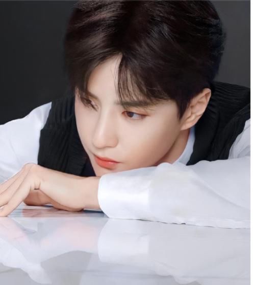 村秀|王一博:一直以来,植村秀的AD简直可以称为是王一博魅惑大集合