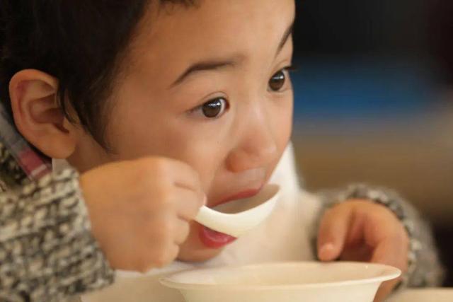 幼儿园|孩子积食饿两顿就好别被忽悠了，养娃牢记这3点，让娃远离积食