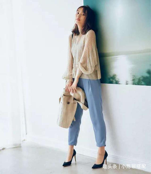 肤色 秋季最质感的穿搭,参考这4组配色,衬肤色又显气质照穿就够了