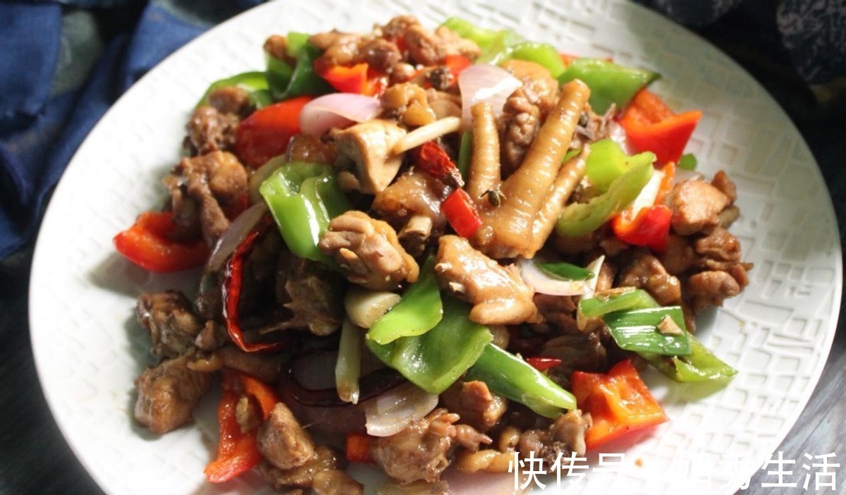 红椒|这大盘鸡看着就流口水，颜色鲜艳好吃，出锅2碗米饭不够吃