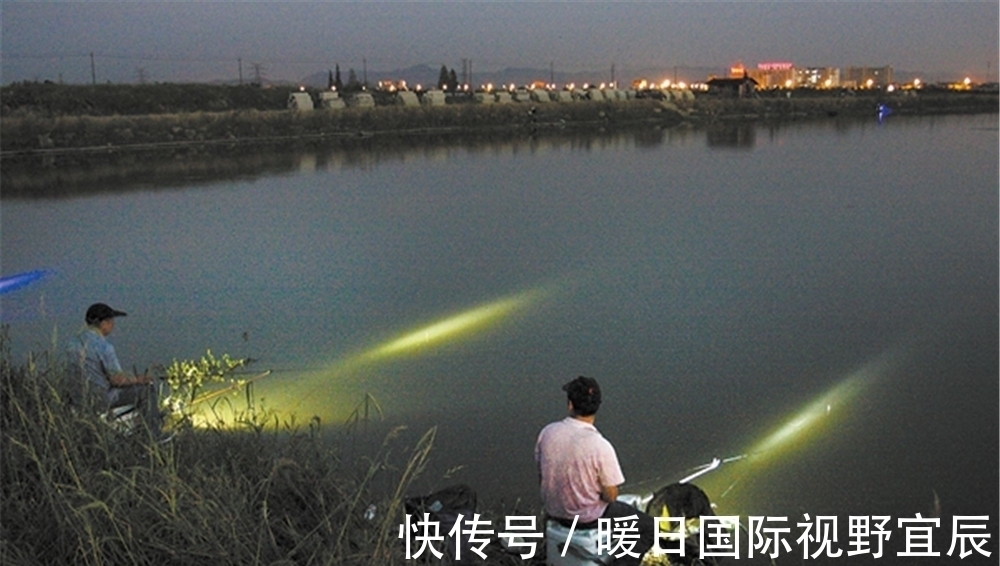 夜钓跟白天钓鱼最大的区别,就在选择钓位上,跟白天刚好相反!