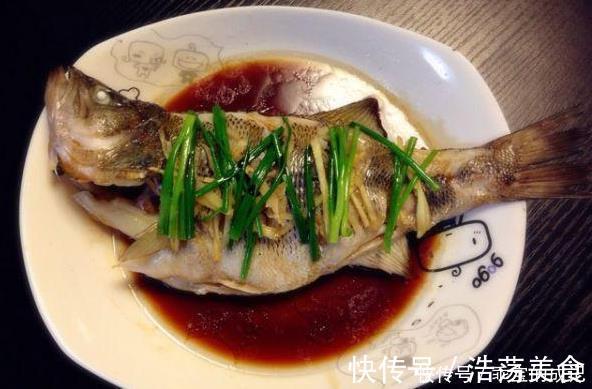 做清蒸鱼，谨记“2不放”，鱼肉蒸好不柴不腥，又鲜又嫩又香