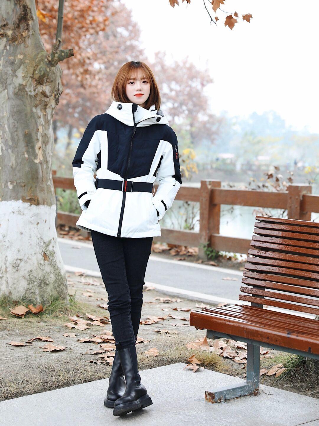 真正优雅的女人,冬季都穿“羽绒服”,这些造型适合普通人借鉴