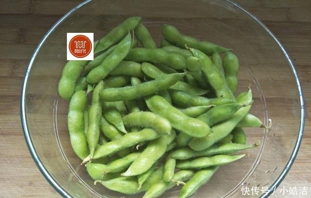 美食生活|教你这样煮毛豆,个个翠绿还入味,比大排档的煮毛豆好吃百倍!