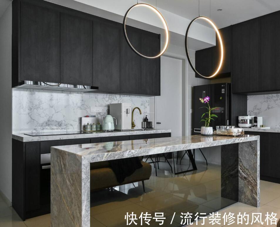 床尾|111㎡用黑白灰装出大宅范,岩板和灯带的碰撞,不小心溢出高级感