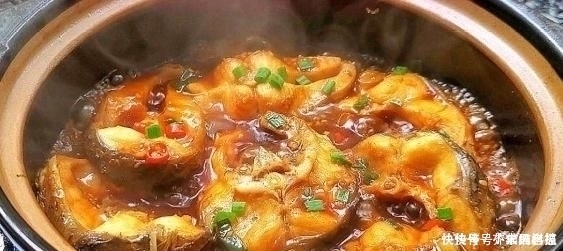 烧鱼时,去腥加酒加醋是大错特错学会这一招,上桌连汤汁都不剩