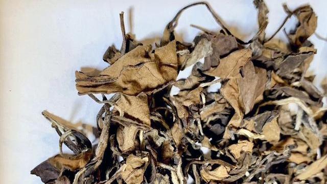 为什么银针很少用来压饼,而用寿眉压饼很普遍看完涨知识