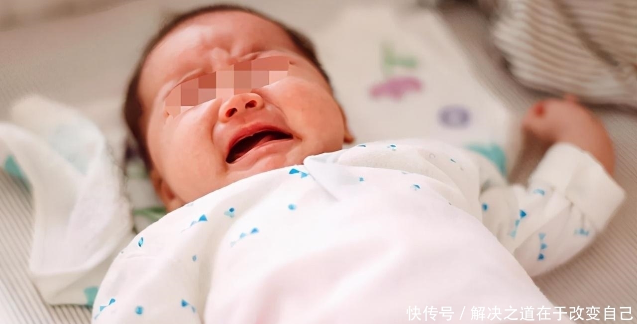 牙床|宝宝半夜发热,宝妈火急火燎送医院,医生扒开嘴一看:可以回家了