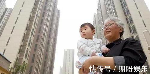 孩子|“中国姥姥”的一天,带娃做家务从早忙到晚,网友:比我上班还累