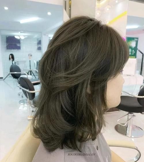 别再披头散发了！2021年这4款发型才够美够撩人