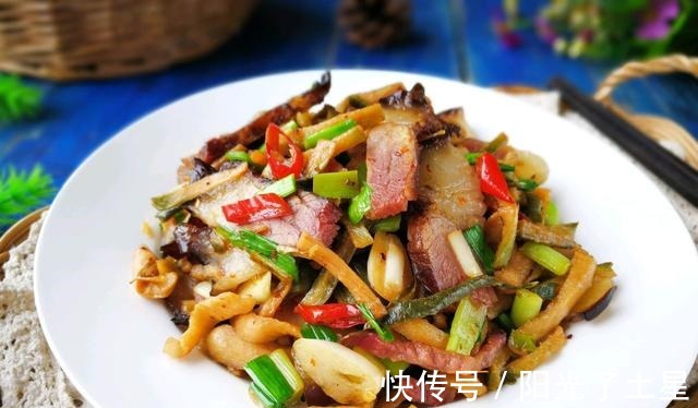 腊肉|8月吃什么这道家常菜占有一席之地,下酒下饭!