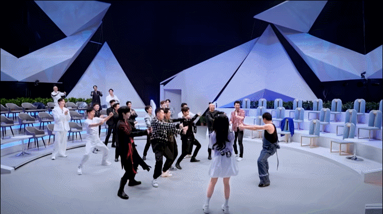 上线13天热度第一,话题量7.1亿,这部综艺凭什么拿到流量密码?