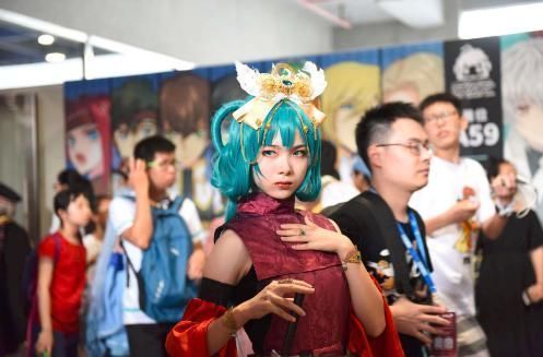 漫展|换件衣服后就说是Cos?实锤了,Cos圈这么乱的源头就是她们了?