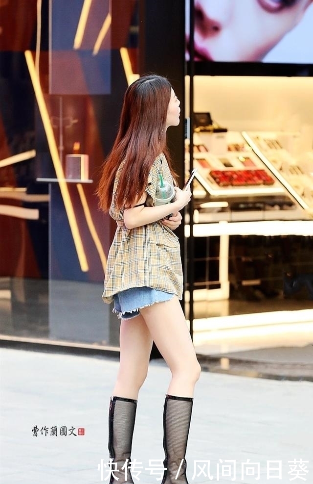  英姿飒爽|街拍：夏日高筒靴美女，双倍的英姿飒爽