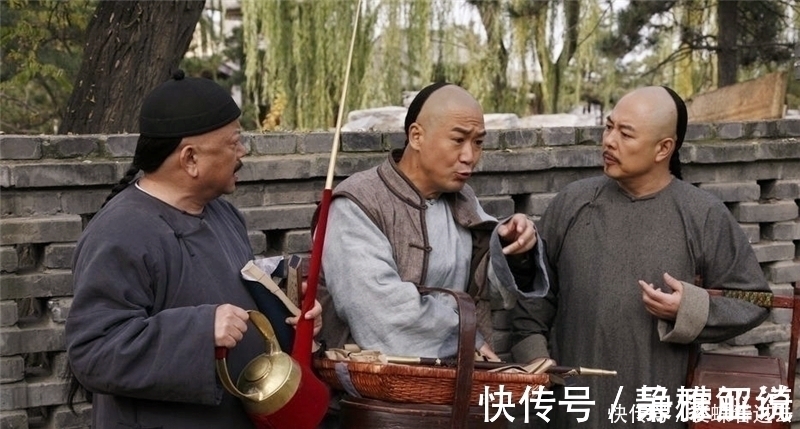 乾隆@乾隆上联:“坐北朝南吃西瓜,籽往东放”,纪晓岚:臣不敢对