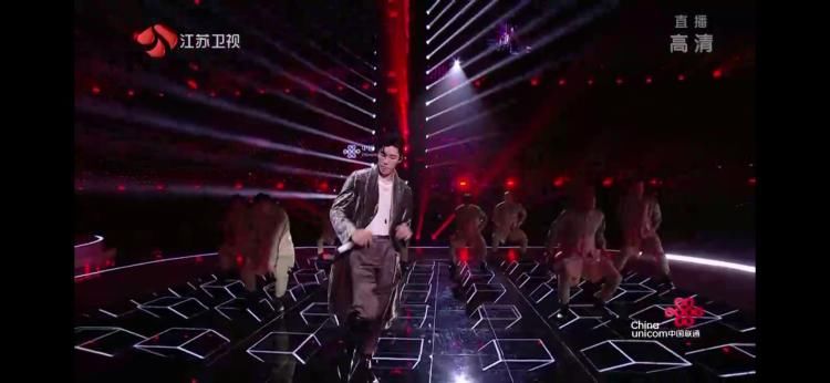  晚会|F4抠图假同框，五个岳云鹏傻傻分不清，江苏卫视晚会真的会玩