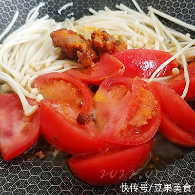 金针菇6|5分钟就能做好的菇茄蒜肉酱豆腐，简单又好吃