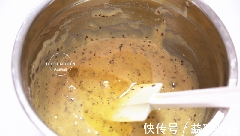 枣糕|想吃枣糕,用电饭锅就能做,不用打发,不用发酵,拌好面糊就入锅