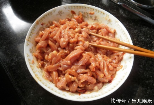炒瘦肉时,牢记4点小窍门,不管炒什么肉都香嫩滑口,好吃