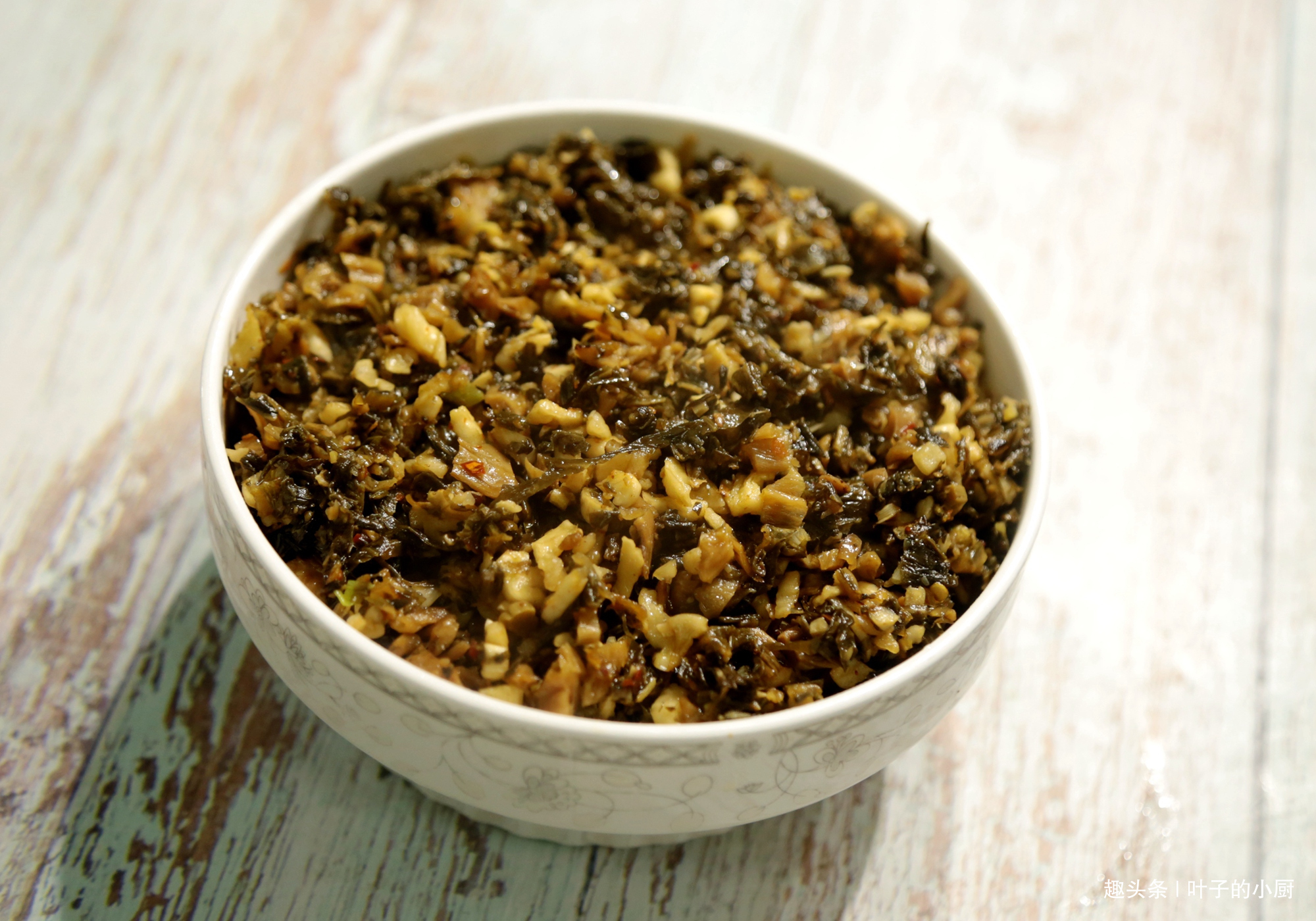 做排骨,很多人都用“传统”方法烧,油多还不香,教您好吃的秘诀