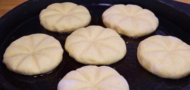 玉米面里面加一袋酸奶,蓬松暄软,百吃不厌,新手小白也能零失败