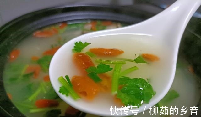 市场遇见这菜别手软,趁猪肉便宜,多炖给家人吃,暖暖和和过冷天!