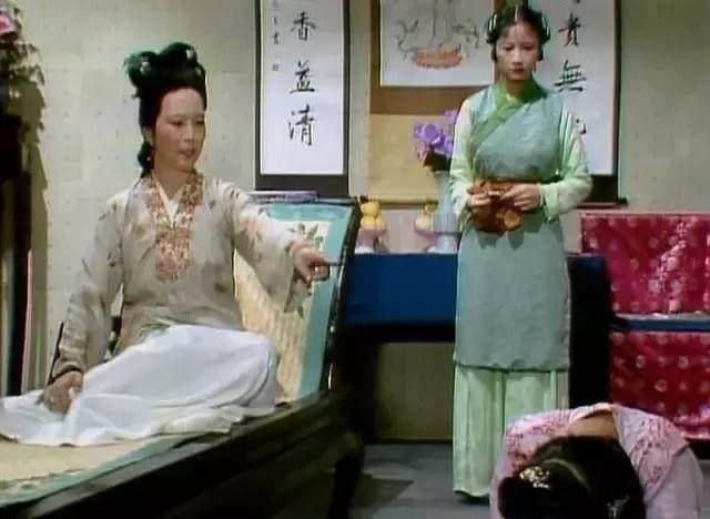 贾宝玉!12个丫头被撵,4个丫头死于非命,贾府中哪有什么主仆大和谐