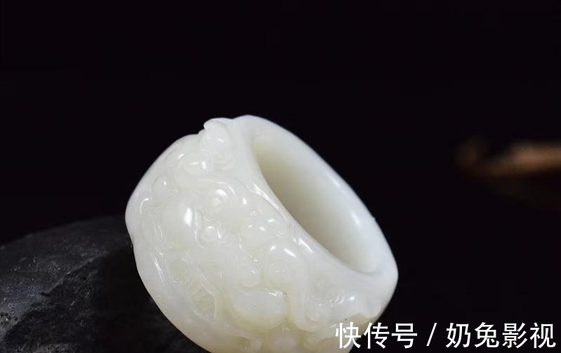 和田玉!白玉之精,色如截脂,什么样的玉才算是羊脂玉?