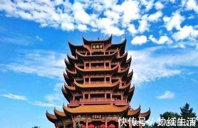 孤舟$晚年杜甫登楼写诗,其中一句雄跨古今,气压百代,千百年无人超越