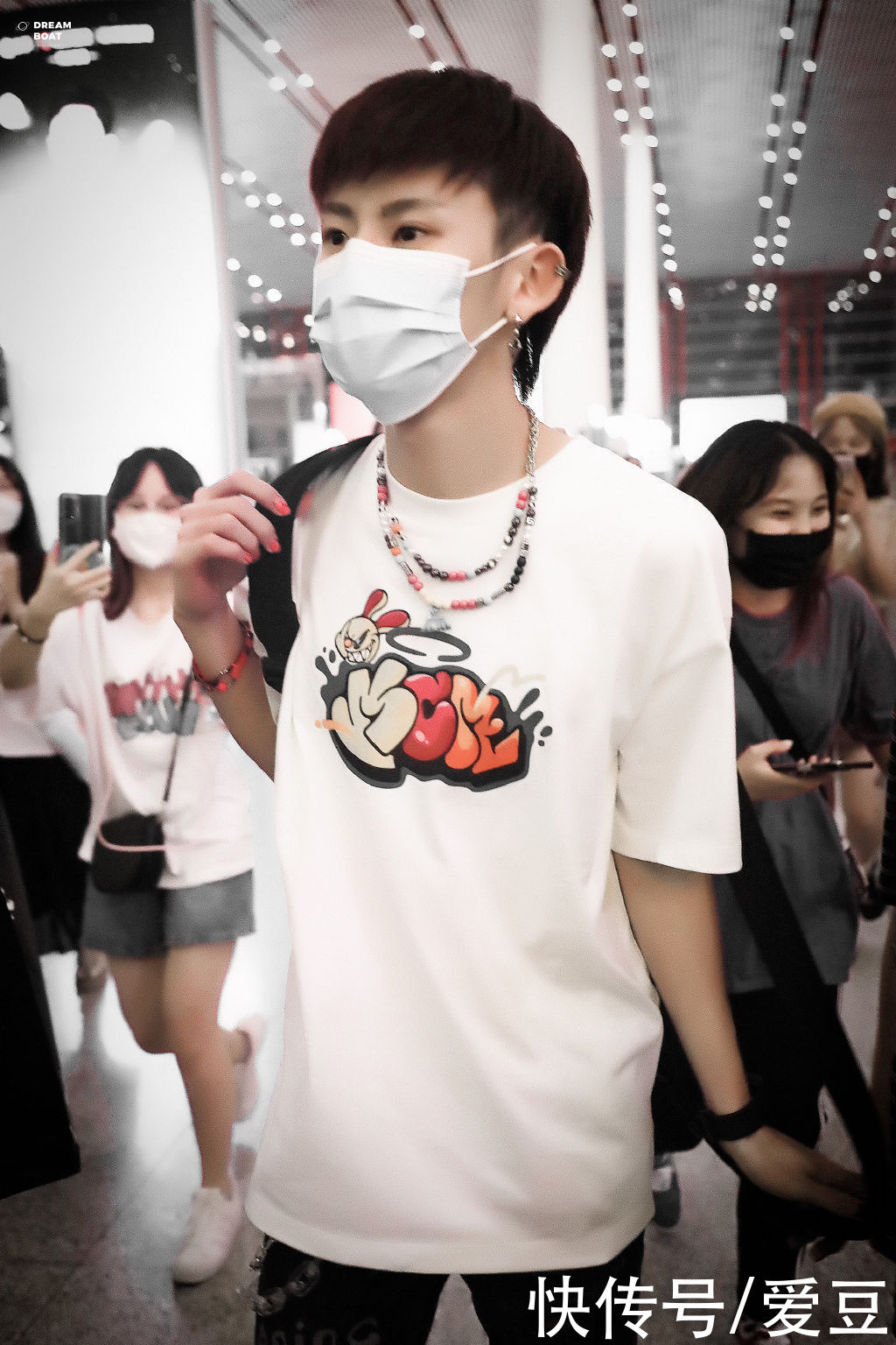 幼儿园|210708 小鬼昨晚启程前往南方录制综艺节目 是小朋友背着书包去上幼儿园吧？