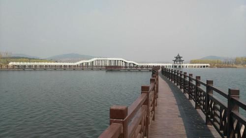 江苏一处4A级湖泊，是国家级风景区，省级地质公园