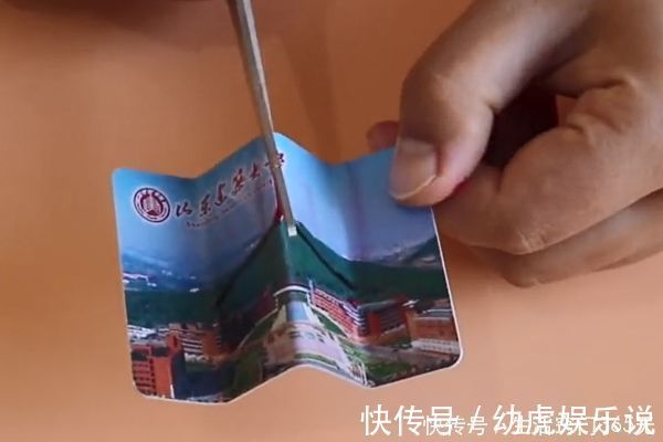 变废为宝|家里的废旧卡片不要扔,剪一刀放在家里超实用,家家户户都能用!