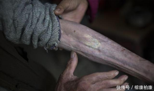 生活|他因菩萨托梦,花费43年时间自建寺庙,一件百衲衣穿到80多岁