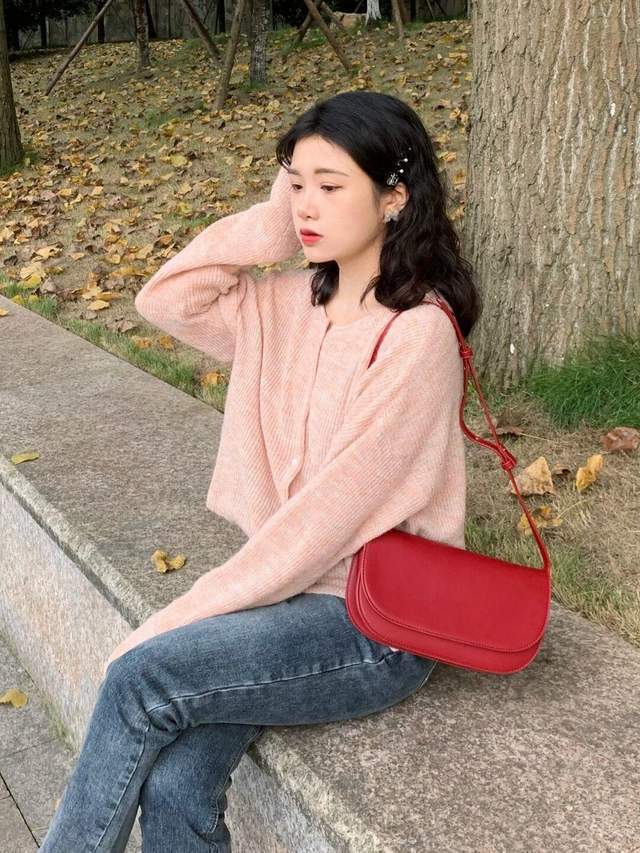 秋天|早秋的甜酷穿搭!针织开衫+牛仔裙,简约大方不做作,优雅又洋气