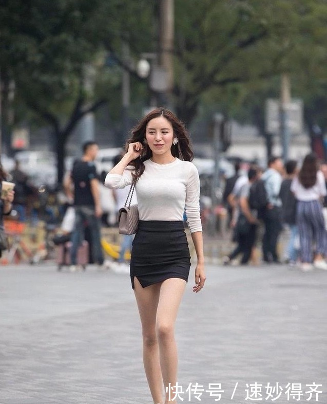 收起你的“鱼尾裙”,显瘦还得看小黑裙,曼妙身姿不用愁!