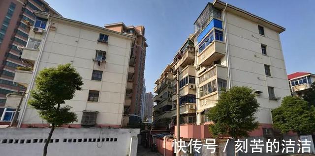 房产|房子周边有这些建筑物，认真地思考是否接受得了，不然贬值又后悔
