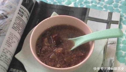 天气冷,多用这4种食材煮粥,一碗下肚暖身暖胃,常喝舒服过冬天