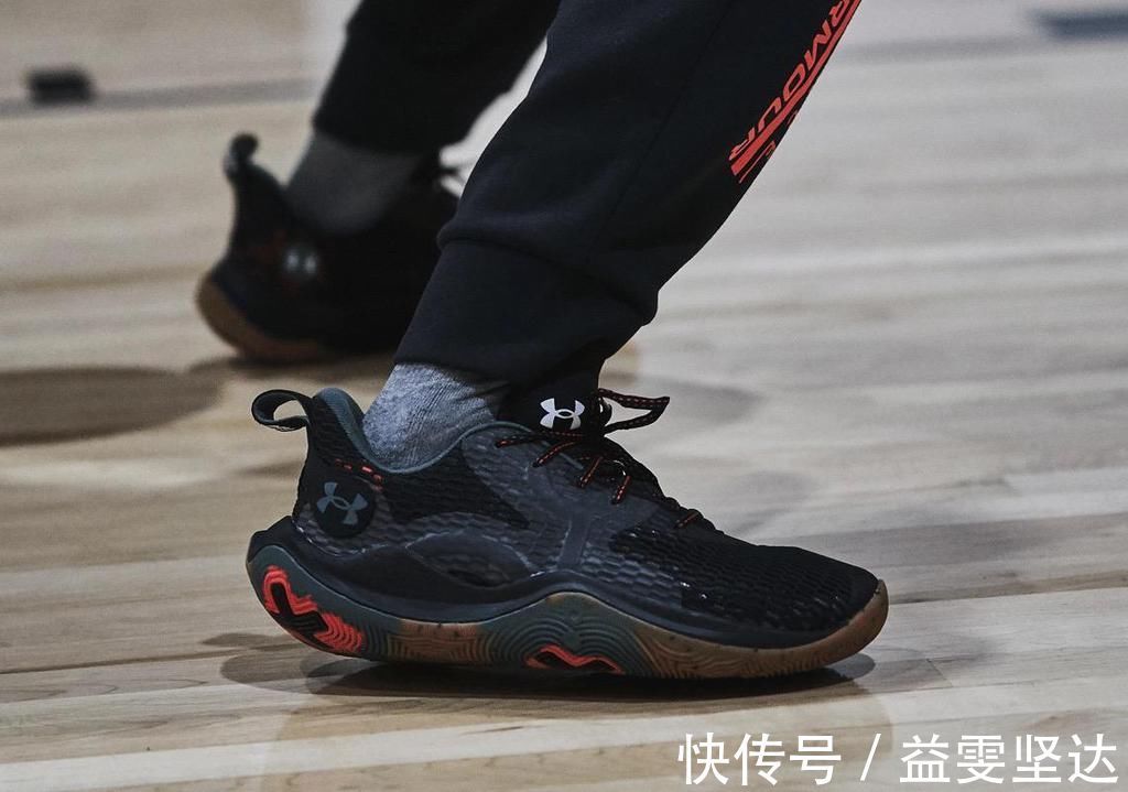 跑鞋|均为黑人月配色!UA连发三双狠鞋,篮球、跑鞋均有!