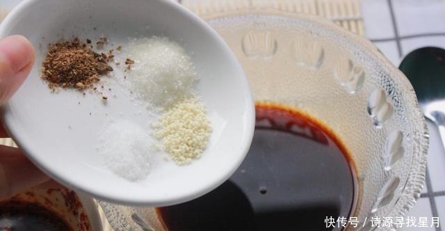 吃光|皮蛋这样做才好吃，香辣过瘾还解馋，一整盘都吃光！