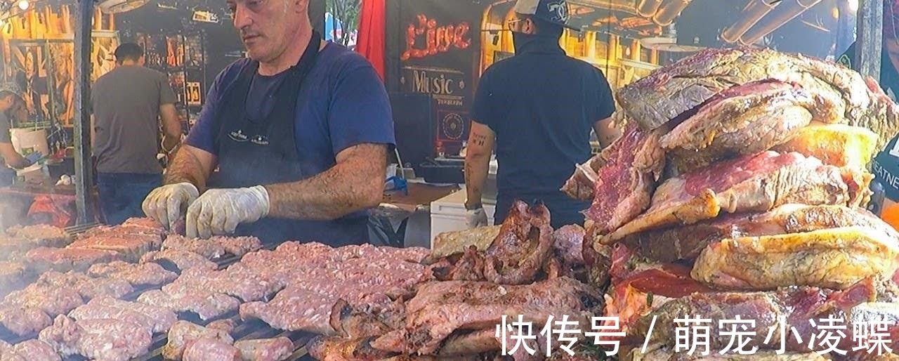 大牛块|美国是肉食者的天堂,几十斤的大牛块直接烤,完全不考虑肉价