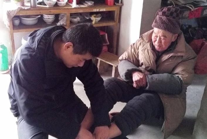 血液循环|113岁老人抽烟又喝酒,她说长寿并不难,每晚做1件“事”很有